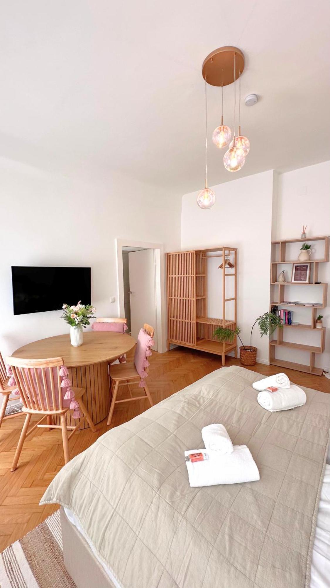 Cozy Apartment In Quiet Location, Fast Train Station 100M Away, Contactless Check-In 비엔나 외부 사진